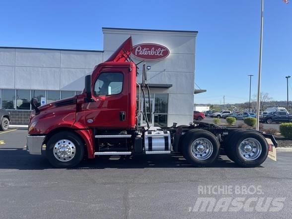 Freightliner CASCADIA 126 وحدات الجر