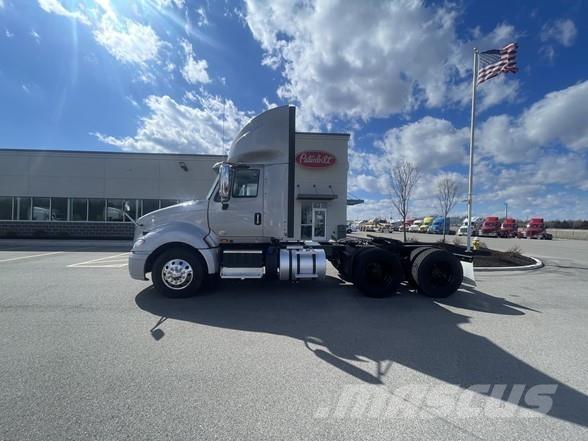 International PROSTAR وحدات الجر