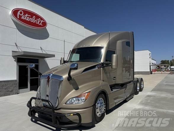 Kenworth T680 وحدات الجر