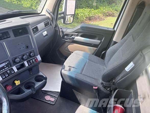 Kenworth T680 وحدات الجر