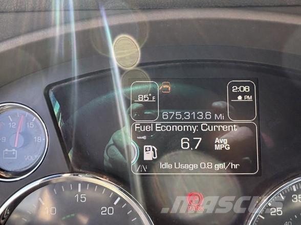 Kenworth T680 وحدات الجر