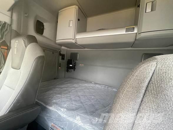 Kenworth T680 وحدات الجر