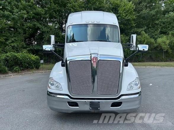 Kenworth T680 وحدات الجر