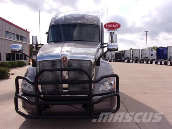 Kenworth T680 وحدات الجر