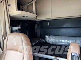 Kenworth T680 وحدات الجر