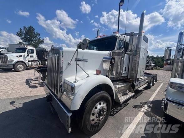 Kenworth W900B وحدات الجر