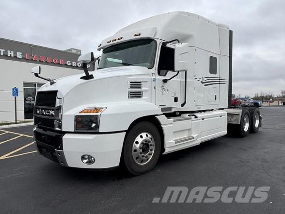 Mack ANTHEM 64T وحدات الجر