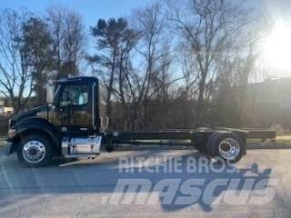 Peterbilt 536 شاحنات بمقصورة وهيكل