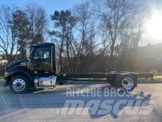 Peterbilt 536 شاحنات بمقصورة وهيكل