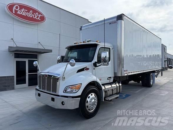 Peterbilt 536 شاحنات ذات هيكل صندوقي