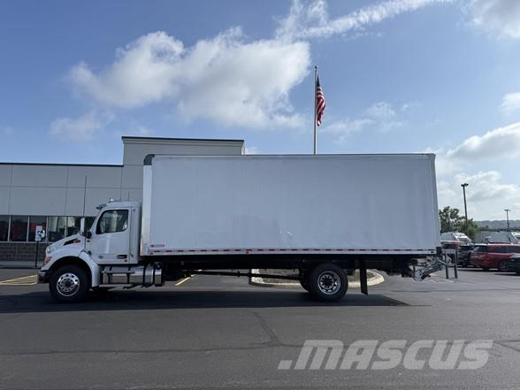 Peterbilt 536 شاحنات ذات هيكل صندوقي