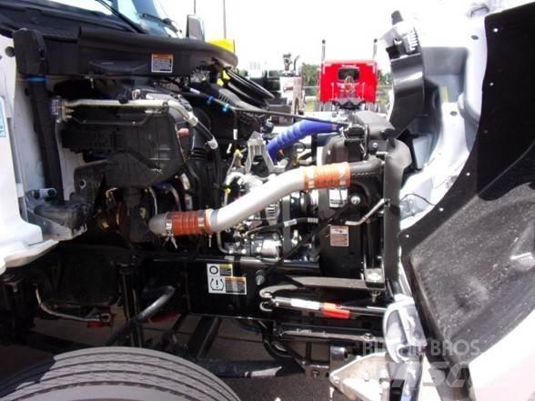 Peterbilt 536 شاحنات ذات هيكل صندوقي