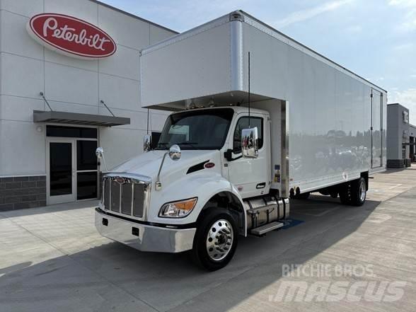 Peterbilt 536 شاحنات ذات هيكل صندوقي