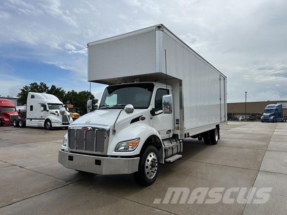 Peterbilt 536 شاحنات ذات هيكل صندوقي