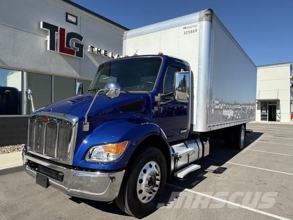 Peterbilt 537 شاحنات ذات هيكل صندوقي