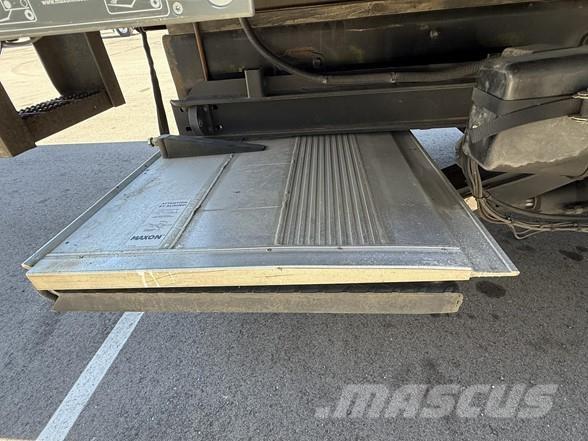 Peterbilt 537 شاحنات ذات هيكل صندوقي