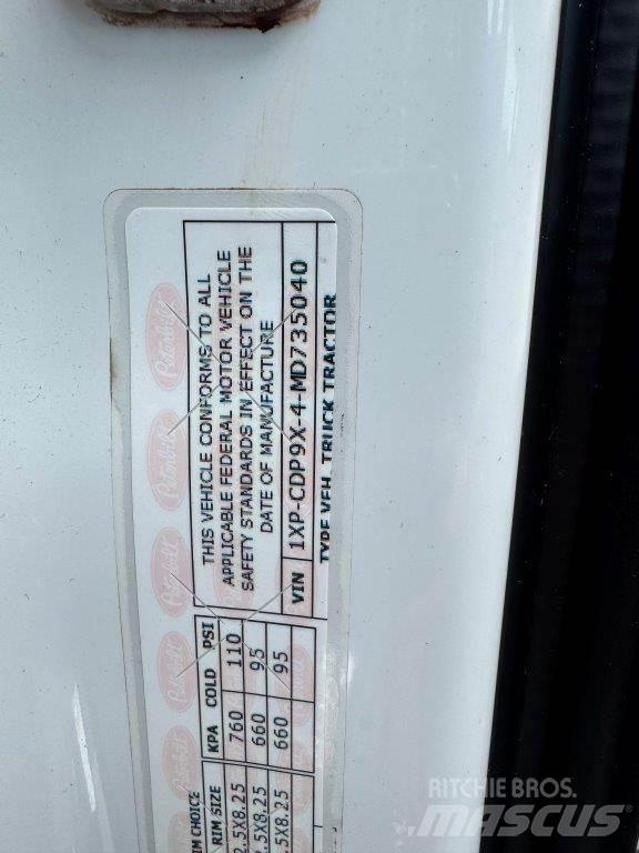 Peterbilt 567 وحدات الجر