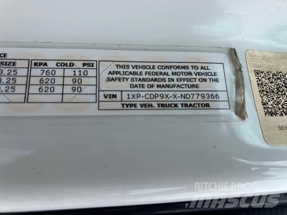 Peterbilt 567 وحدات الجر