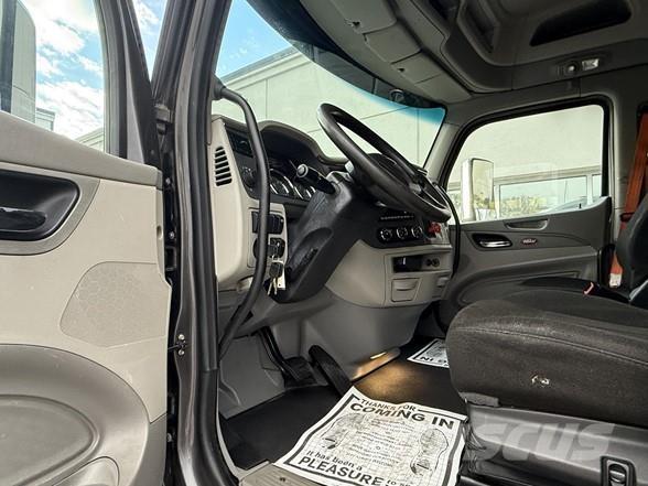 Peterbilt 567 وحدات الجر