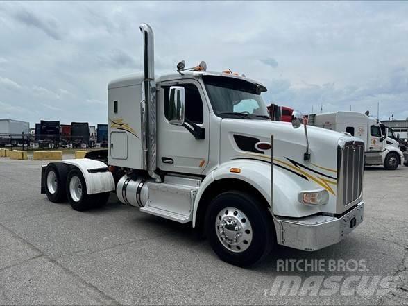 Peterbilt 567 وحدات الجر