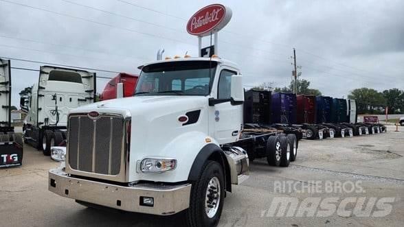 Peterbilt 567 شاحنات بمقصورة وهيكل