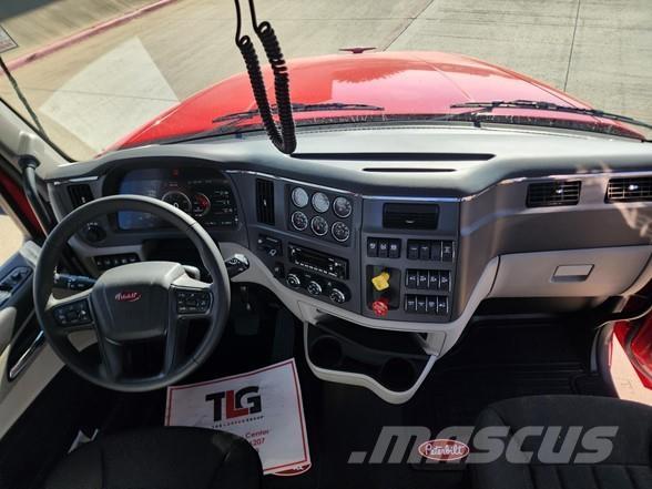 Peterbilt 567 وحدات الجر