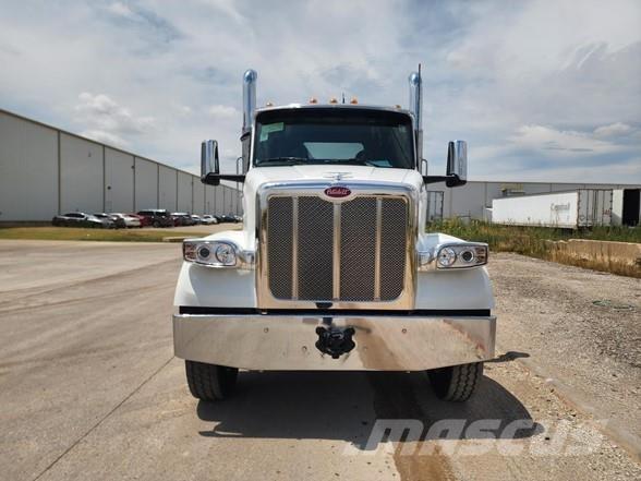 Peterbilt 567 وحدات الجر