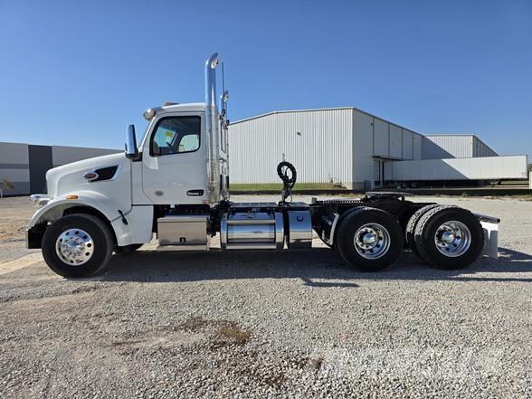 Peterbilt 567 وحدات الجر