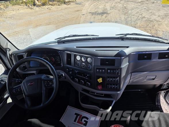 Peterbilt 567 وحدات الجر