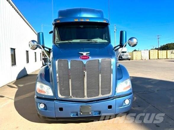Peterbilt 579 وحدات الجر