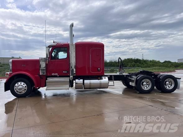 Peterbilt 589 وحدات الجر