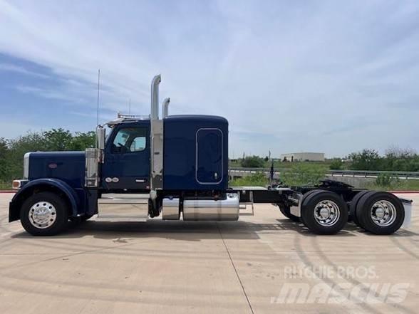 Peterbilt 589 وحدات الجر