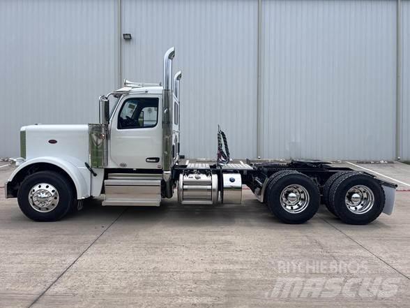 Peterbilt 589 وحدات الجر
