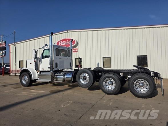 Peterbilt 589 وحدات الجر
