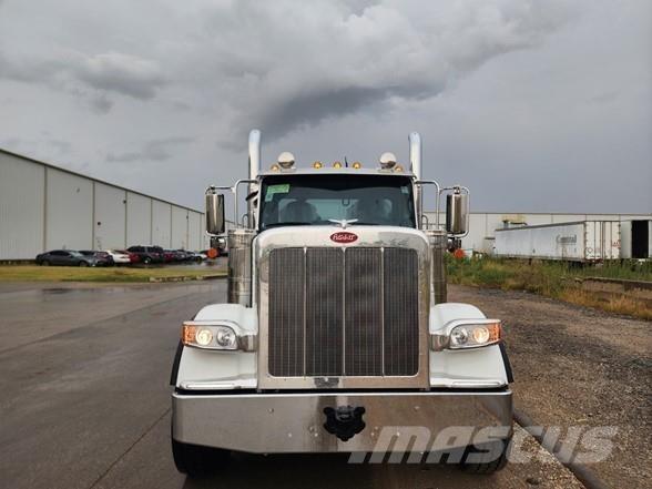 Peterbilt 589 وحدات الجر