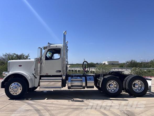 Peterbilt 589 وحدات الجر