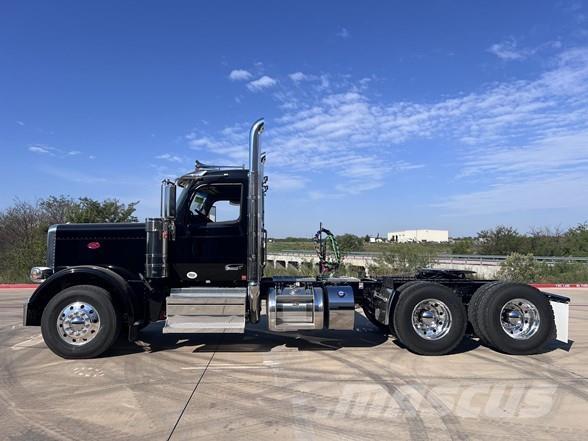 Peterbilt 589 وحدات الجر
