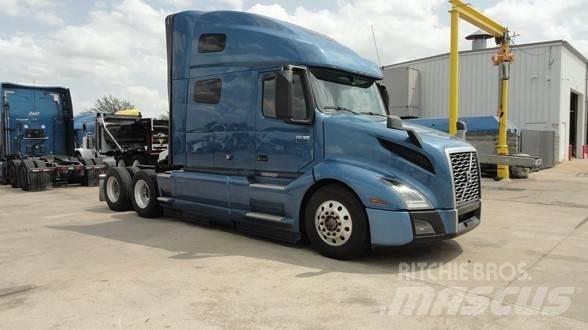 Volvo VNL64T760 وحدات الجر