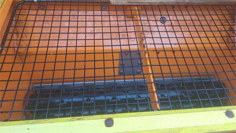 Rauch UKS 100 معدات نشر الرمال والملح