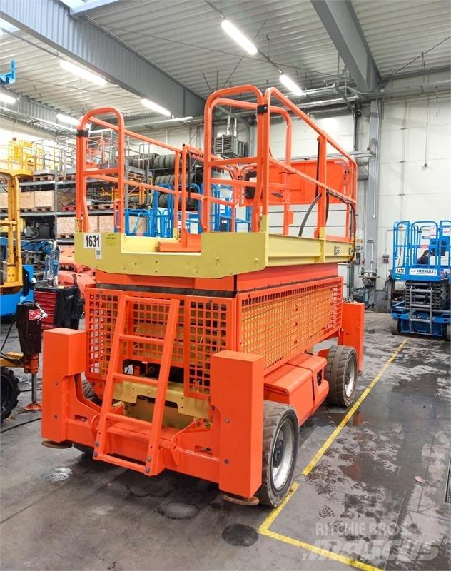 JLG 4069 رافعات مقصية الشكل