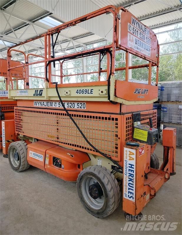 JLG 4069 رافعات مقصية الشكل