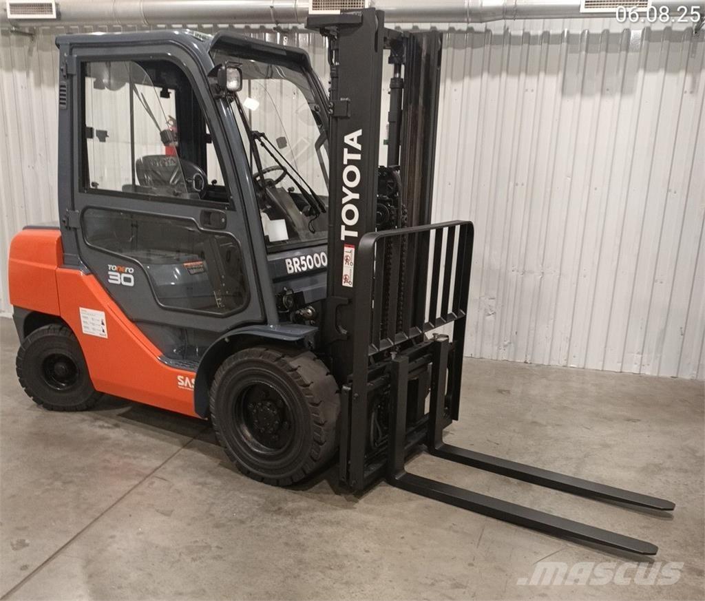 Toyota 02-8FDF30 شاحنات الديزل