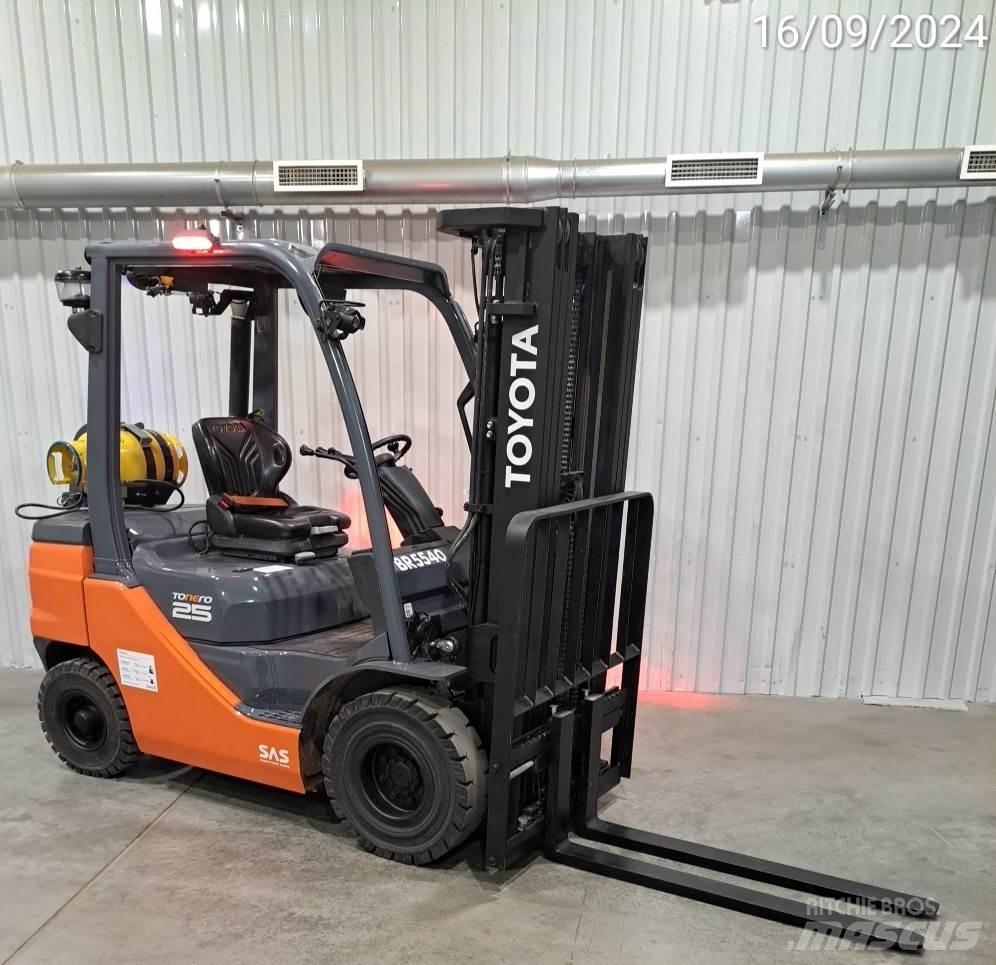 Toyota 02-8FGF25 شاحنات LPG