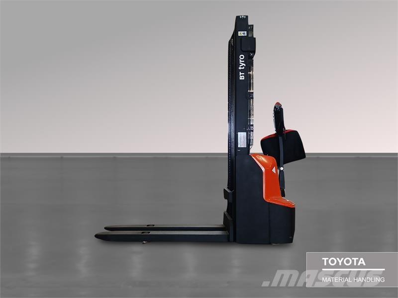 BT SHE100 شاحنات مناولة ذات منصة نقالة يدوية