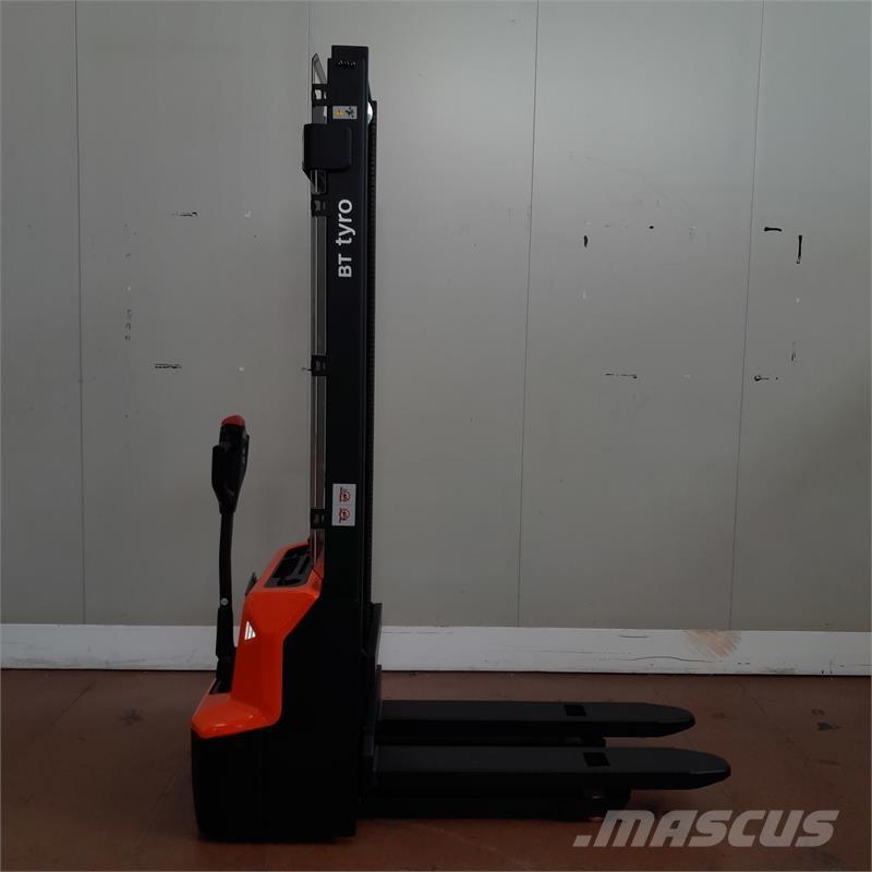 BT SHE100 شاحنات مناولة ذات منصة نقالة يدوية