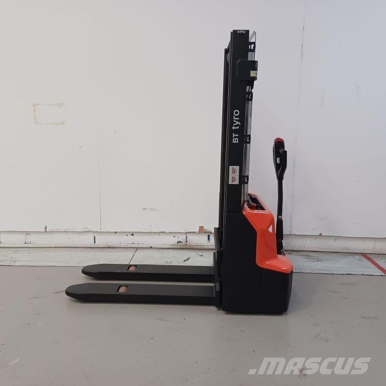 BT SHE100 شاحنات مناولة ذات منصة نقالة يدوية