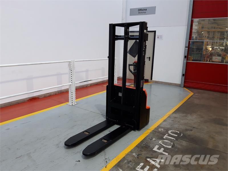 BT SHE100 شاحنات مناولة ذات منصة نقالة يدوية