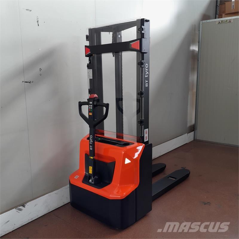 BT SHE100 شاحنات مناولة ذات منصة نقالة يدوية