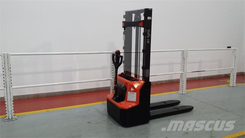 BT SHE100 شاحنات مناولة ذات منصة نقالة يدوية