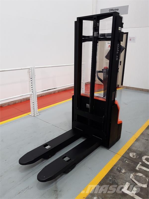 BT SHE100 شاحنات مناولة ذات منصة نقالة يدوية